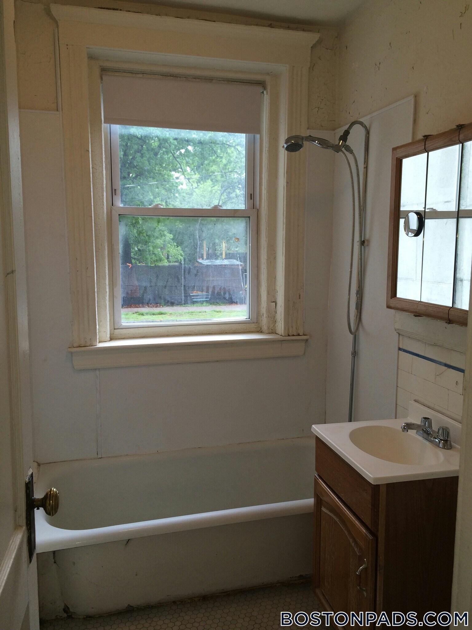 Building Photo - 235 Park Dr