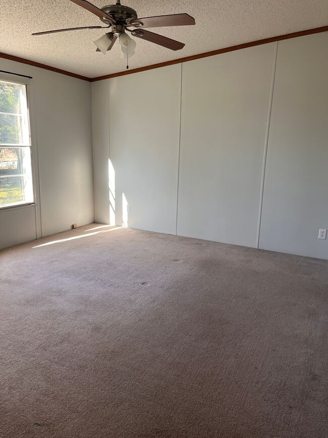 Building Photo - Spacious doublewide in Concord in the Moun...