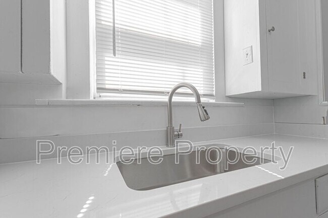 Building Photo - 1731 S Crescent Ave