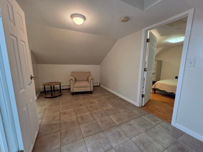 Building Photo - 509 Saint Pauls Ave