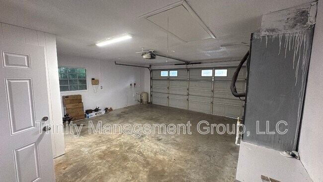 Building Photo - 105 N Edinburgh Dr