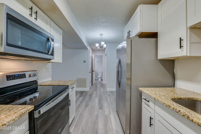 Building Photo - 1600 Big Tree Rd