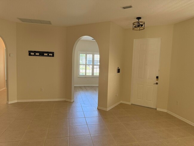 Building Photo - 560 SW Indian Key Dr
