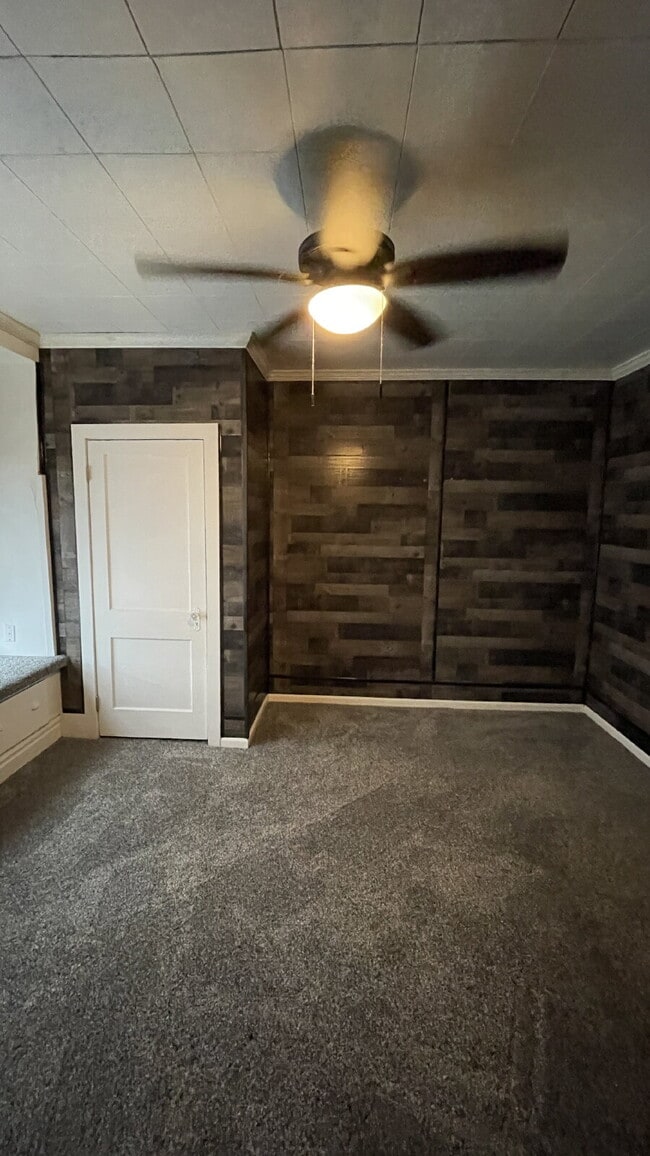 Building Photo - Cozy, Updated 1-Bed Apartment Near Downtown Sharon with In-Unit Laundry!