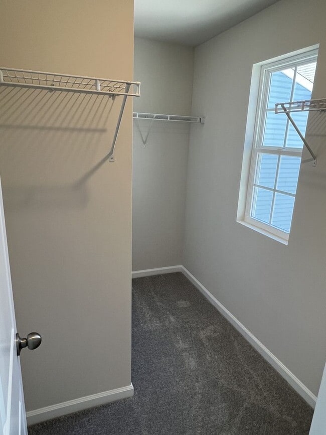 Building Photo - COMING AUGUST 2026!!! Newer 4 Bed Home in University Area