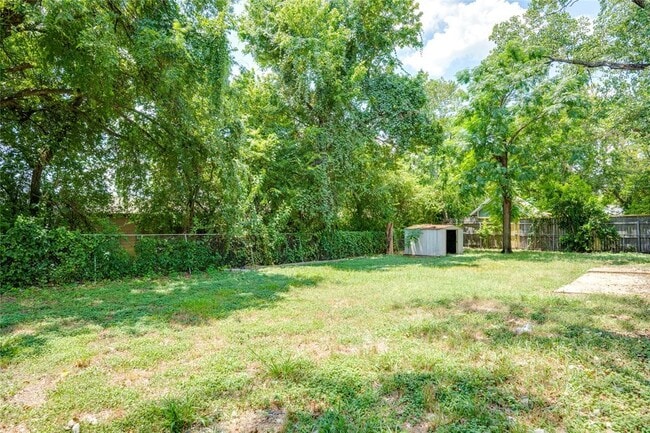 Building Photo - 809 Neans Dr