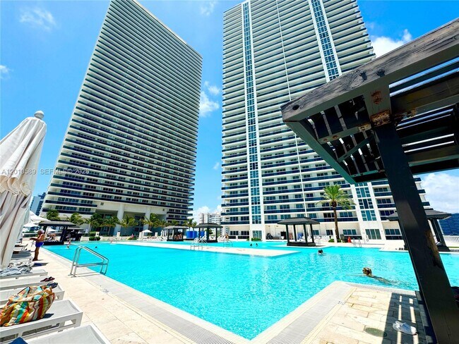 Building Photo - 1800 S Ocean Dr
