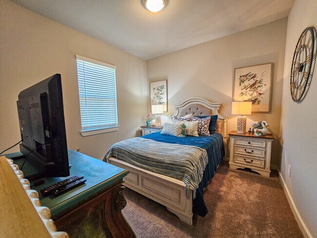 Building Photo - 198 Western Way