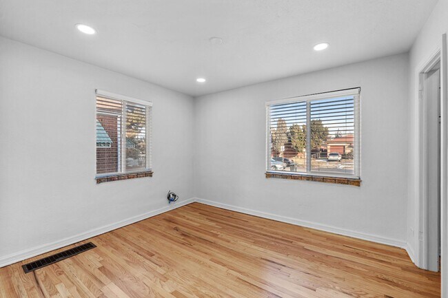 Building Photo - North Park Hill Bungalow!
