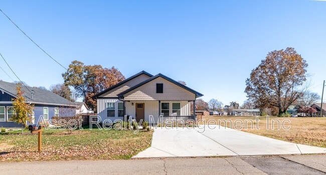 Building Photo - 205 Kingwood Rd