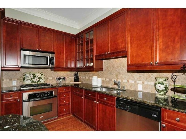 Building Photo - 3635 E Paces Cir