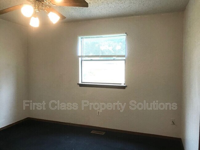 Building Photo - 5316 NW 111th Terrace