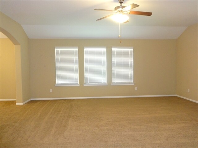 Building Photo - 28606 Lockeridge Farms Dr