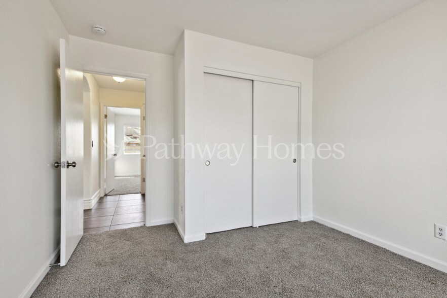 Building Photo - 7704 W San Juan Ave