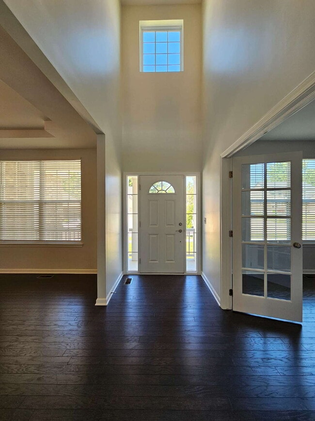 Building Photo - 4 Bed, 2.5 Bath with Granite Kitchen, Large Island, Luxury Master Suite, Full Basement, Huge Outd...