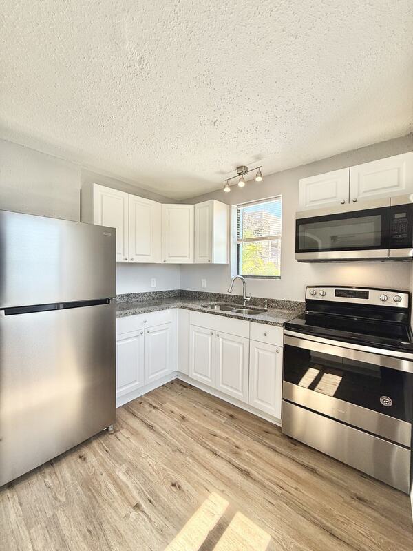 Building Photo - 14125 Palm St