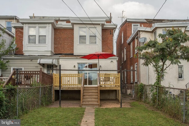 Building Photo - 5 Bedroms 1&1/2 Bathroom