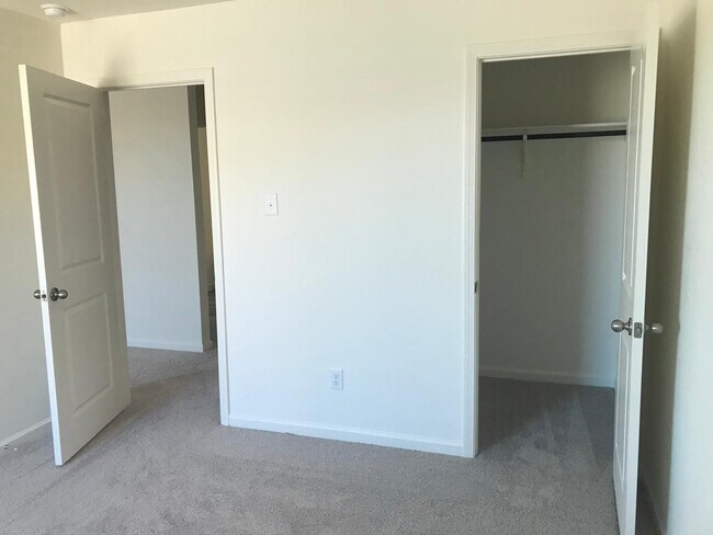 Building Photo - 100 Connecticut Ct