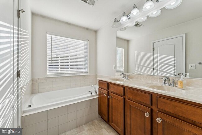 Building Photo - 15304 Pocopson Creek Way