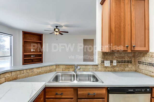 Building Photo - 6721 Hayling Way