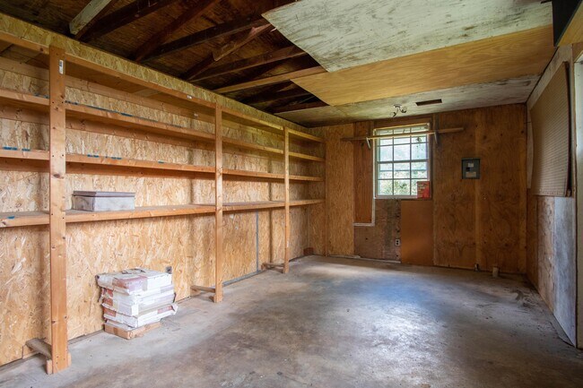 Building Photo - 1005 Woodbine Rd