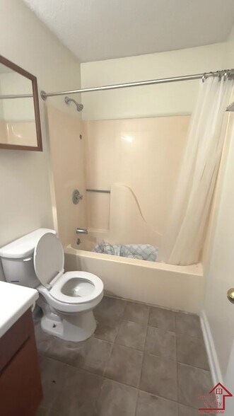 Building Photo - 430 Oriole Dr