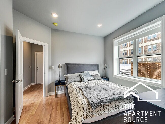 Building Photo - 5126 S Kenwood Ave