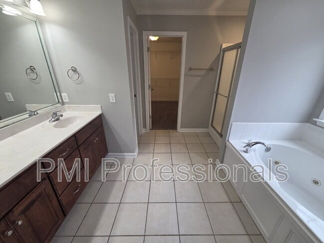 Building Photo - 617 Rambush Dr