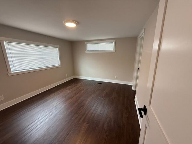 Building Photo - 3 Bedroom 2 bathroom House! Move in Special!