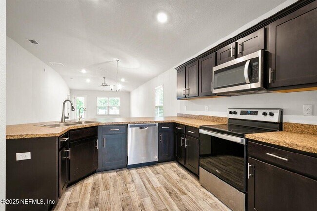 Building Photo - 7271 Gateway Ct