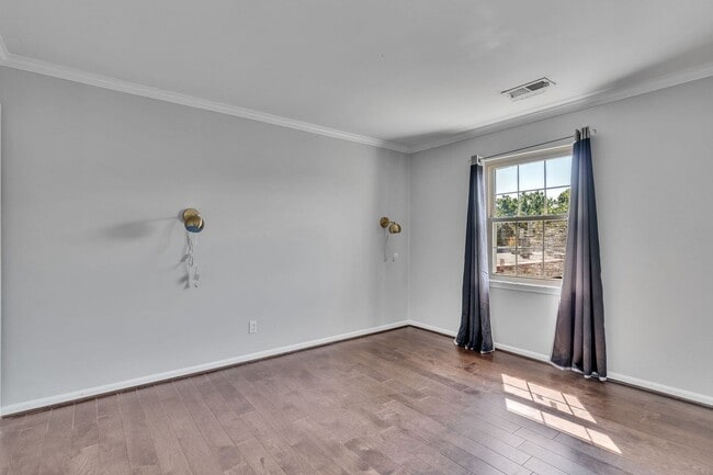 Building Photo - 2 Bedroom with Loft in Old Town North