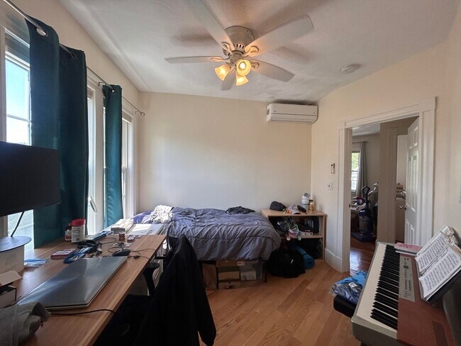 Building Photo - 340 Putnam Ave