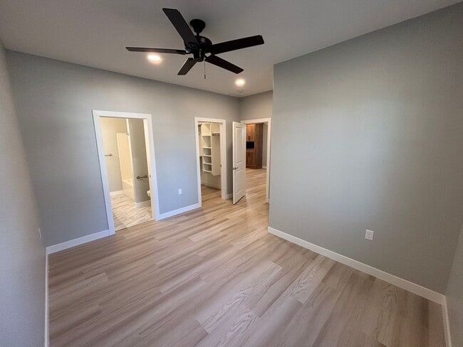 Building Photo - Stunning New Build in Central Manhattan! Available NOW!