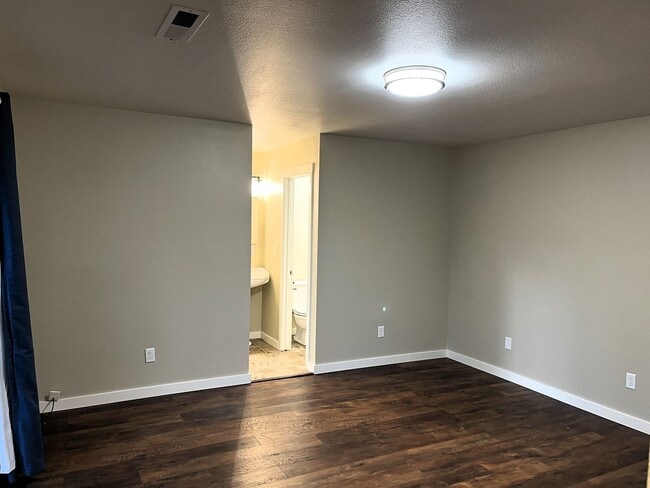 Building Photo - Newley updated 3-bedroom home features fen...