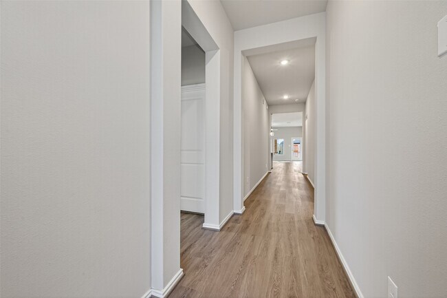 Building Photo - 8619 Gleaming Vlg Wy