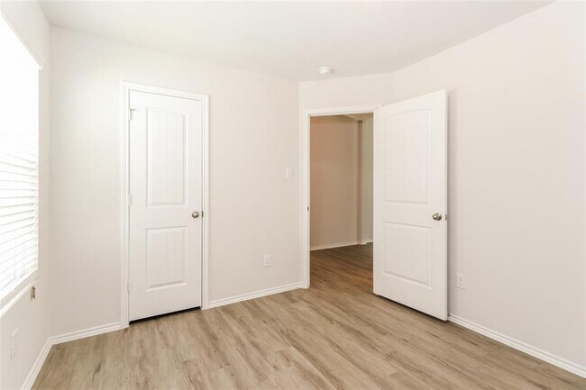 Building Photo - 25242 Sanitas Valley Dr