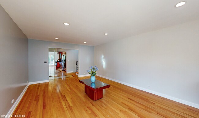 Building Photo - 4030 W North Shore Ave