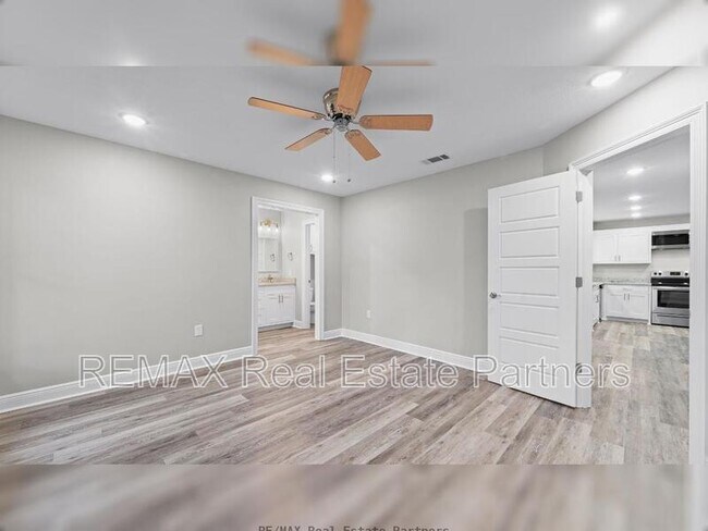 Building Photo - 6 Bellamy Ln