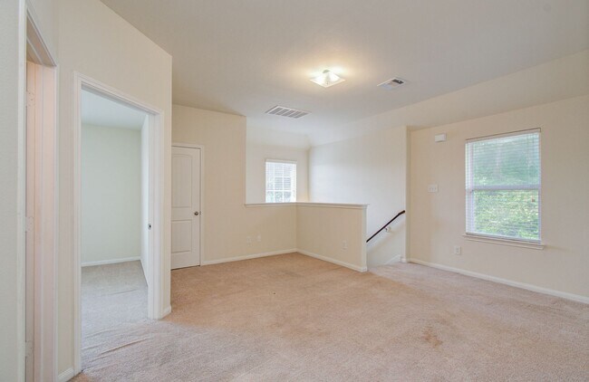 Building Photo - Open Layout & Large Backyard in Houston’s Evergreen Villas – 3 Beds, 2½ Baths