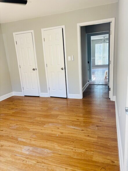 Building Photo - 180 Saint James Pl