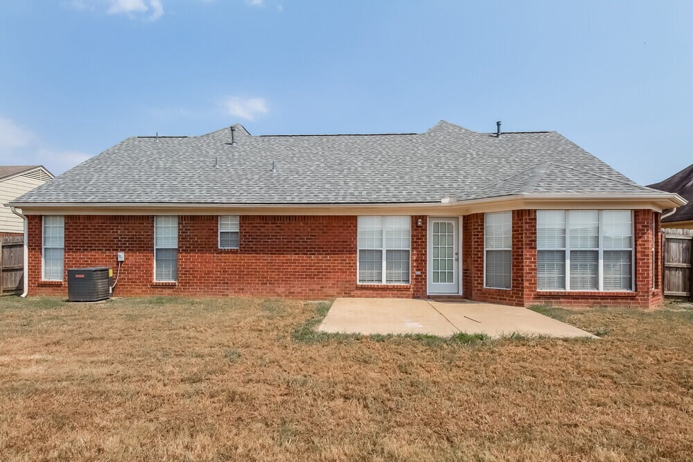 Building Photo - 6443 White Hawk Ln
