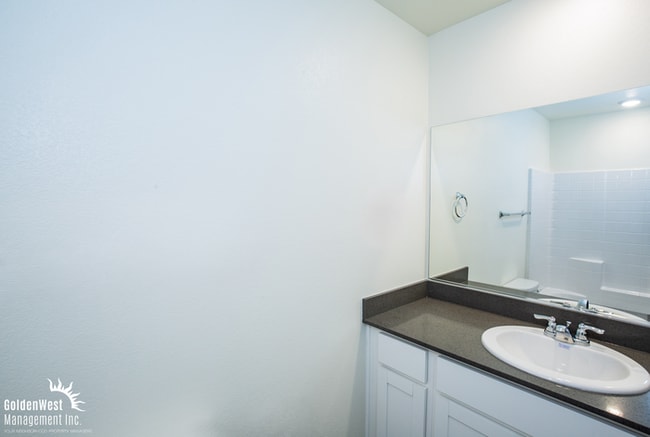 Building Photo - Brand New 3Bdm 2.5Ba Townhome in Aliante!