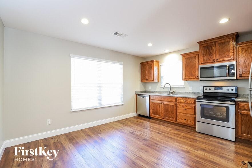 Building Photo - 17 Baker St