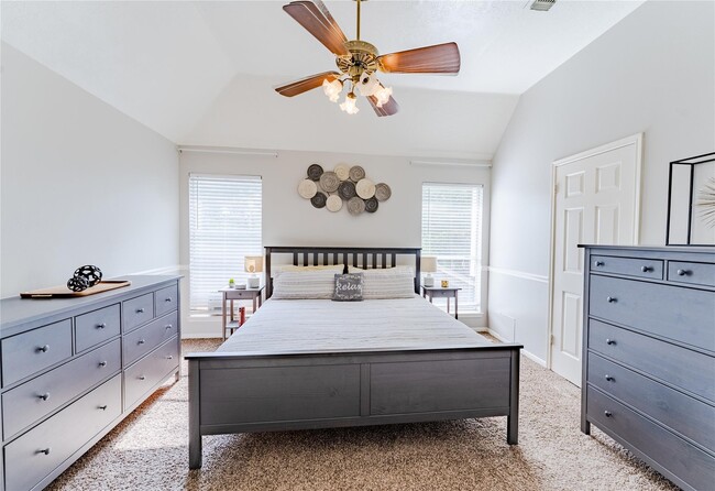 Building Photo - 3022 Norwich St