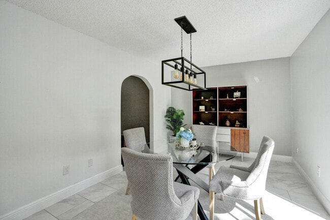 Building Photo - 9841 NW 9th Ct