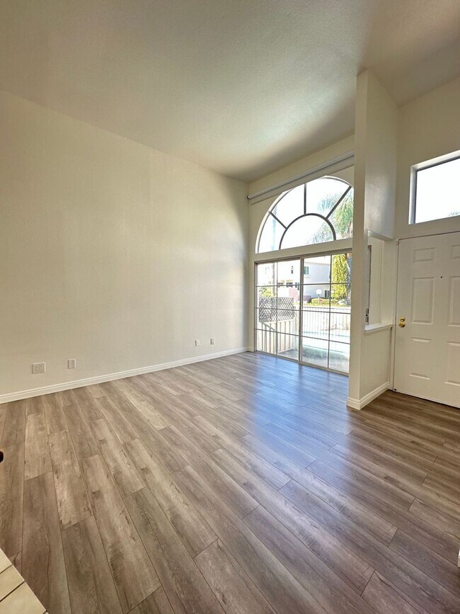 Building Photo - 5455 Sylmar Ave