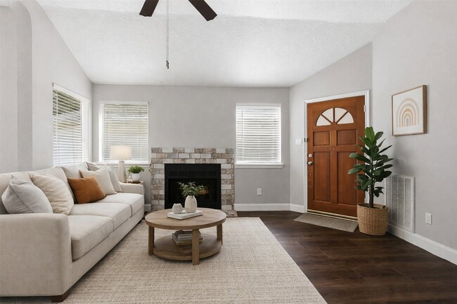 Building Photo - 8518 Pool Creek Dr