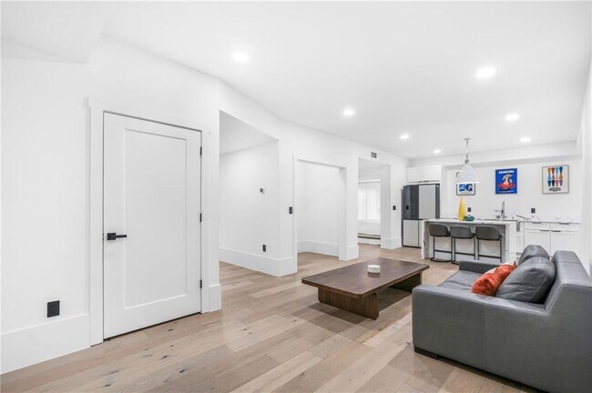 Building Photo - 507 Karen Ln