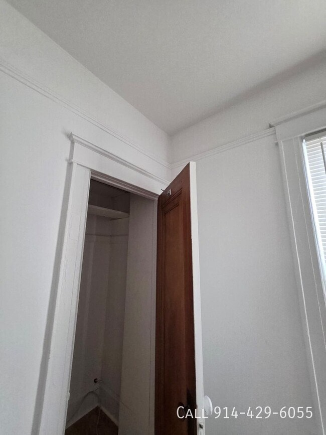 Building Photo - 622 Agar St