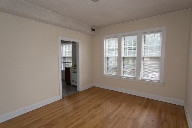 Building Photo - 3522 N Racine Ave